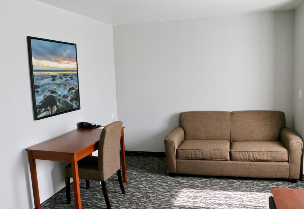Hotel Quality & Watertown Fort Drum 2*